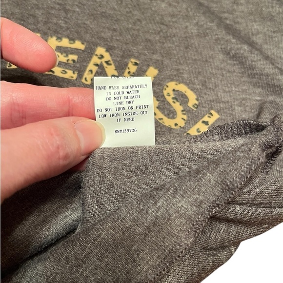 Kittenish Babe Gray Crop Top with Leopard Print Graphic Size S - Picture 11 of 11